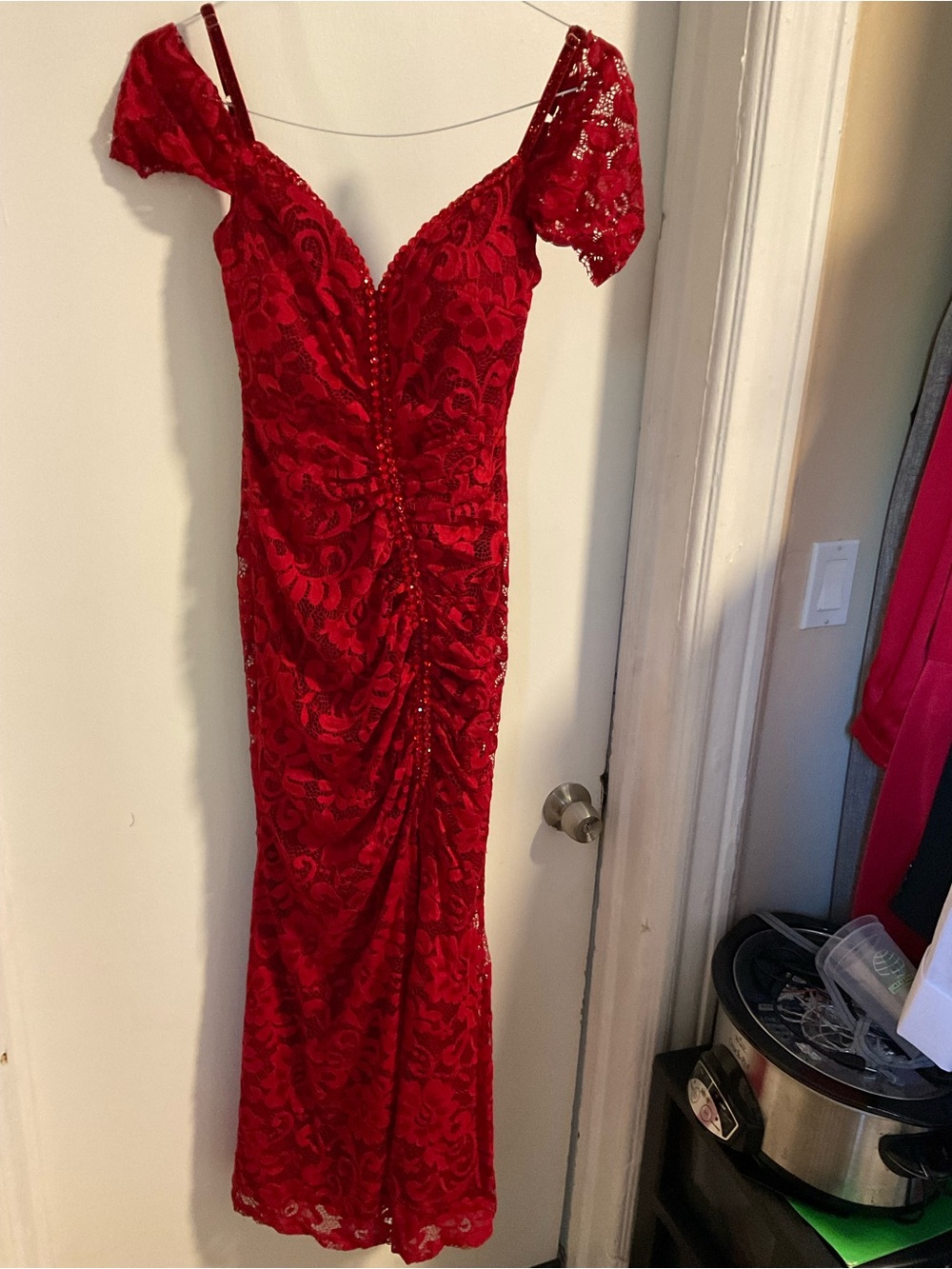 Red Lace V-Neck Evening Dress